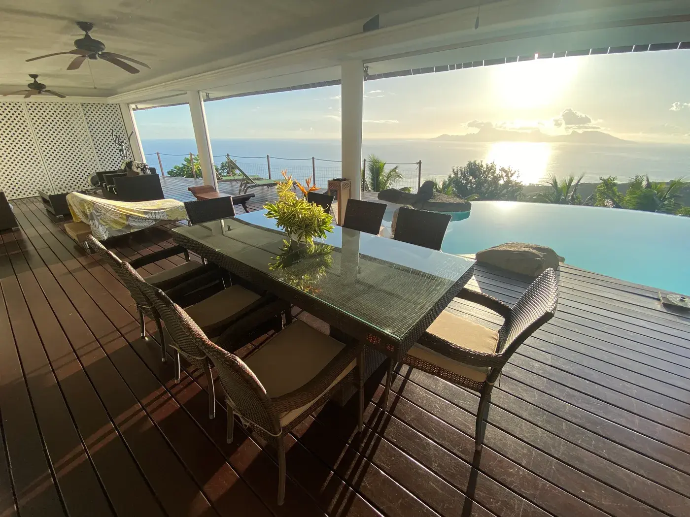 Dining table set at Villa Paradise Tahiti